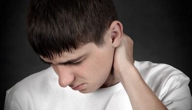 Come si manifesta l'osteocondrosi cervicale negli uomini