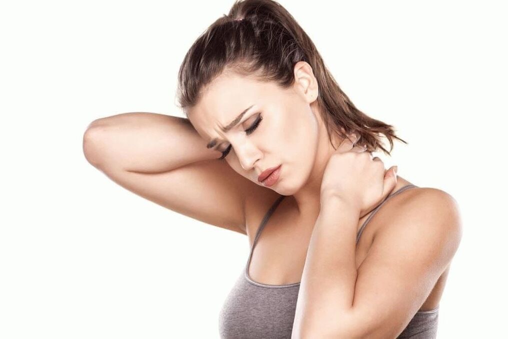 forte dolore al collo e alle scapole dovuto all'osteocondrosi cervicale